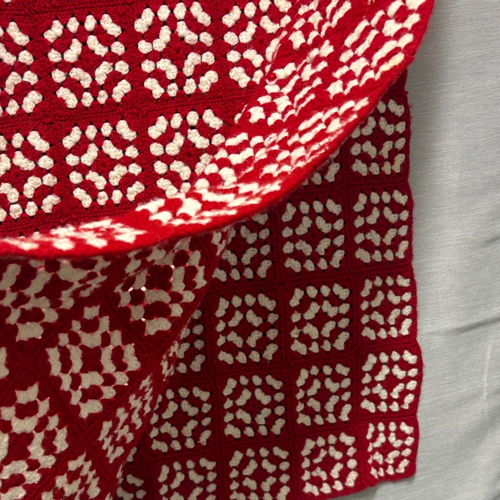 Crochet Handmade Afghan Throw Blanket Red and White Granny Square Patterned - Picture 5 of 6